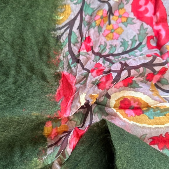 Beautiful silk and felt wrap, scarf, new - Picture 5 of 7